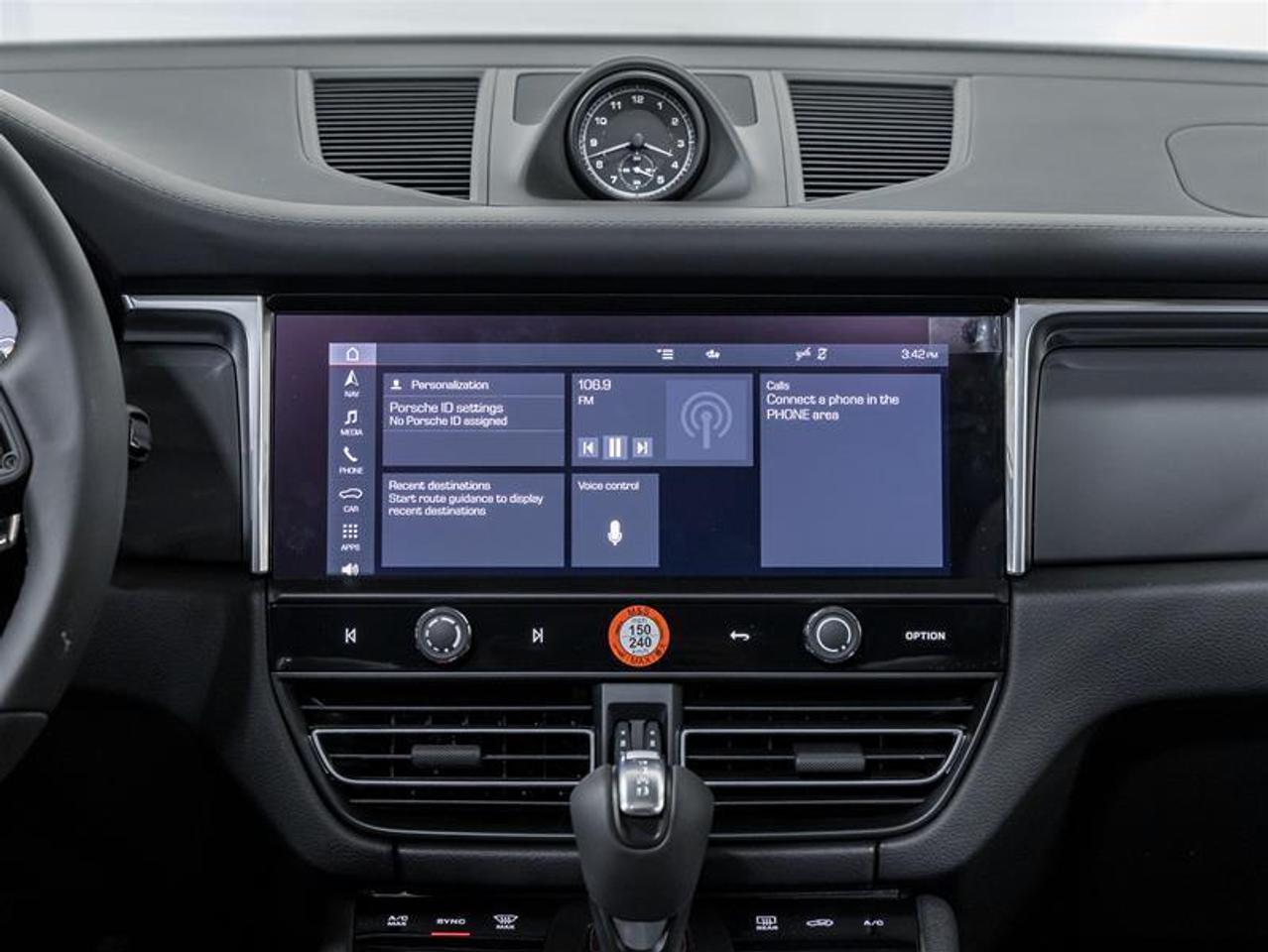 2025 Porsche Macan  Photo