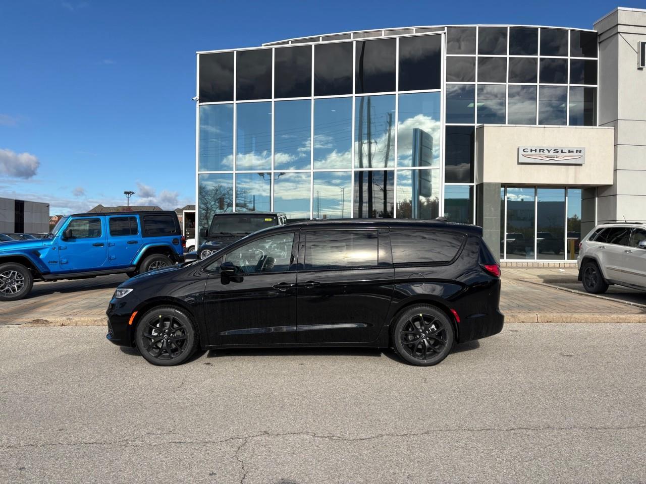 2026 Chrysler Pacifica Select Front-Wheel Drive Passenger Van Photo2