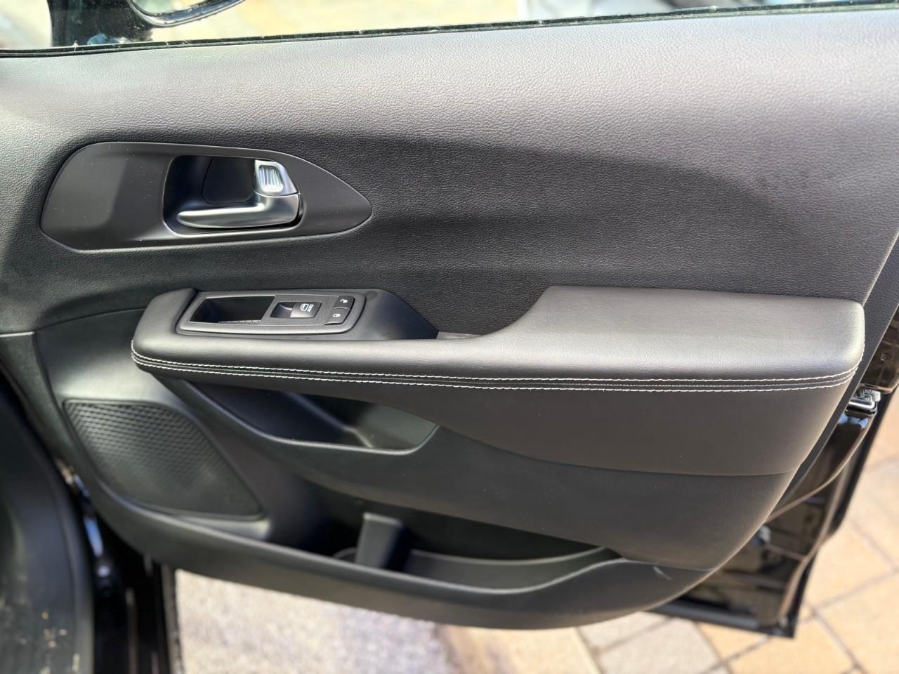 2026 Chrysler Pacifica Select Front-Wheel Drive Passenger Van Photo