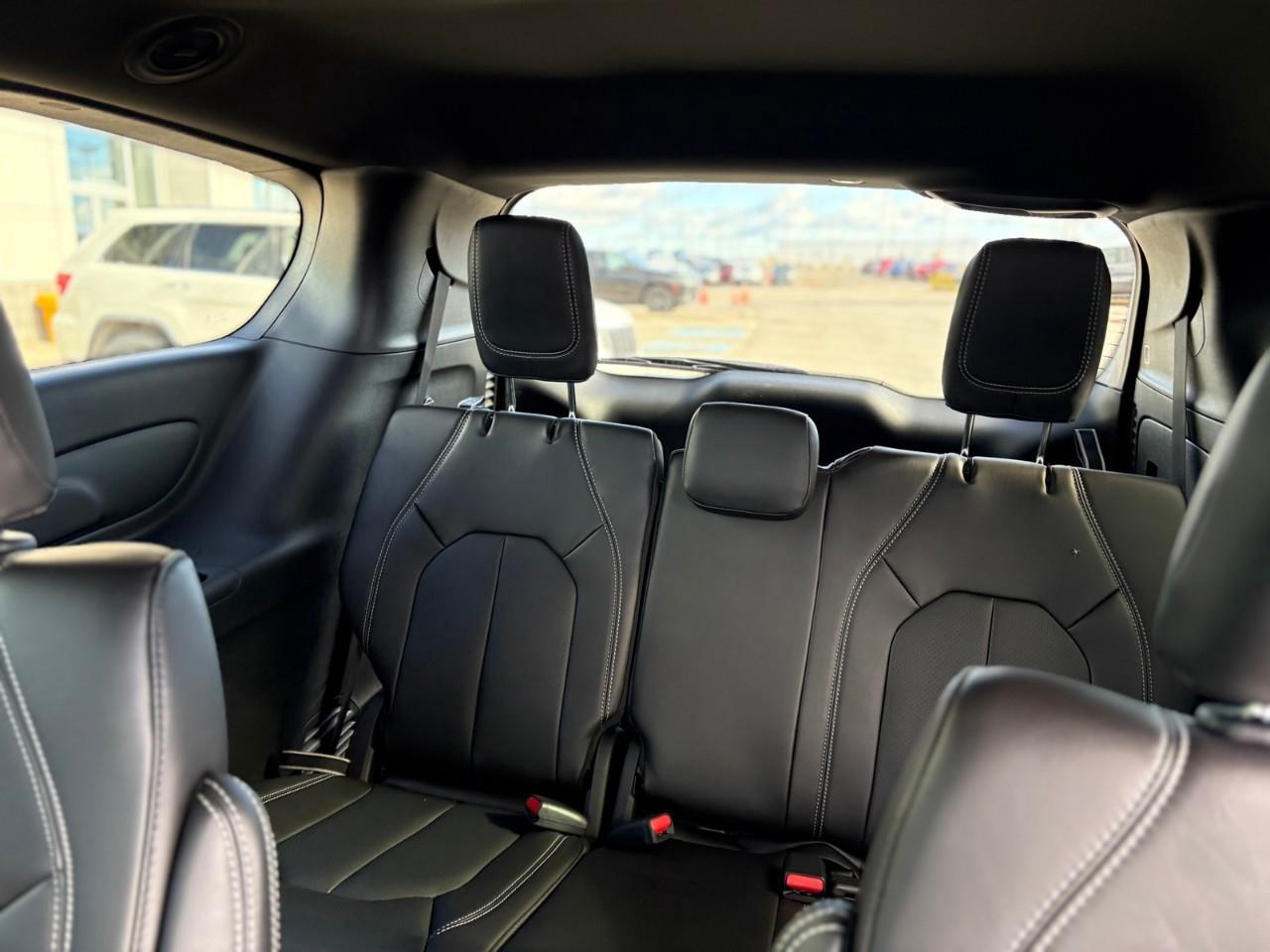 2026 Chrysler Pacifica Select Front-Wheel Drive Passenger Van Photo