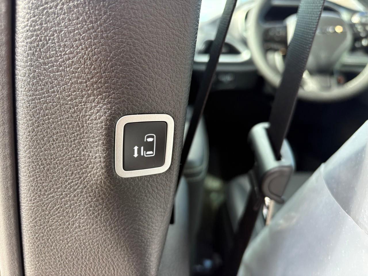 2026 Chrysler Pacifica Select Front-Wheel Drive Passenger Van Photo