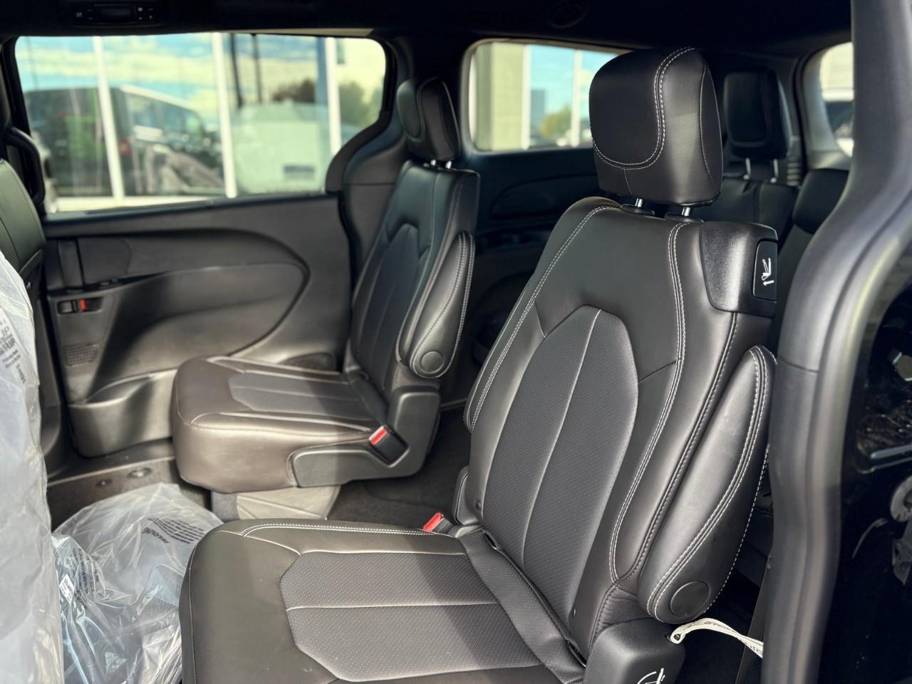 2026 Chrysler Pacifica Select Front-Wheel Drive Passenger Van Photo