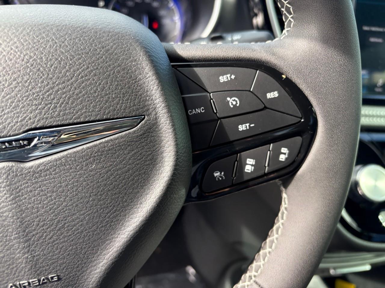 2026 Chrysler Pacifica Select Front-Wheel Drive Passenger Van Photo