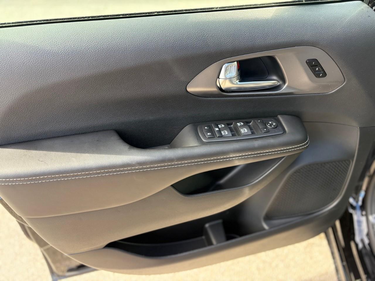 2026 Chrysler Pacifica Select Front-Wheel Drive Passenger Van Photo