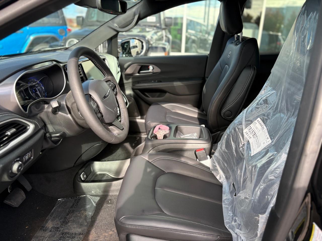 2026 Chrysler Pacifica Select Front-Wheel Drive Passenger Van Photo