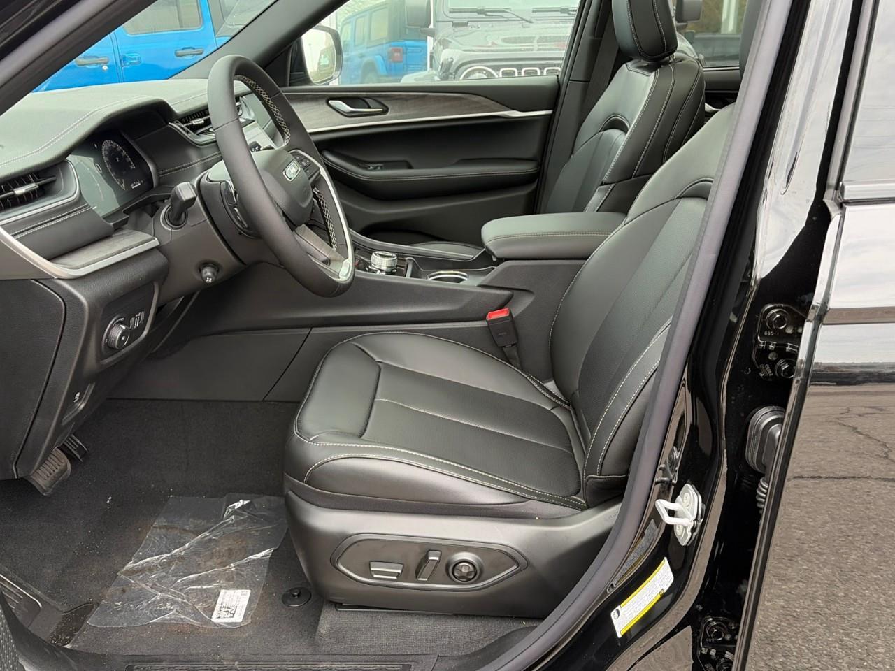 2025 Jeep Grand Cherokee Limited 4dr 4x4 Photo