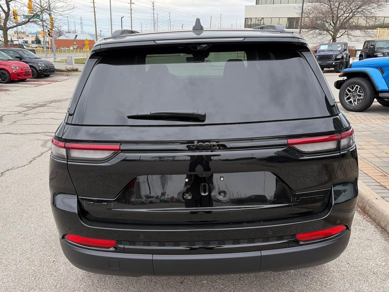 2025 Jeep Grand Cherokee Limited 4dr 4x4 Photo3