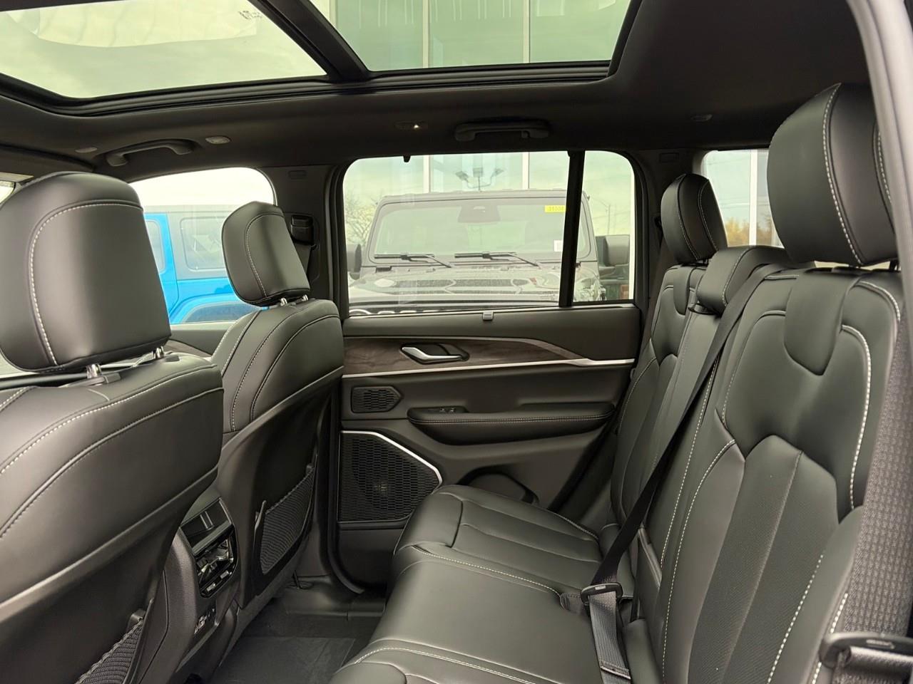 2025 Jeep Grand Cherokee Limited 4dr 4x4 Photo