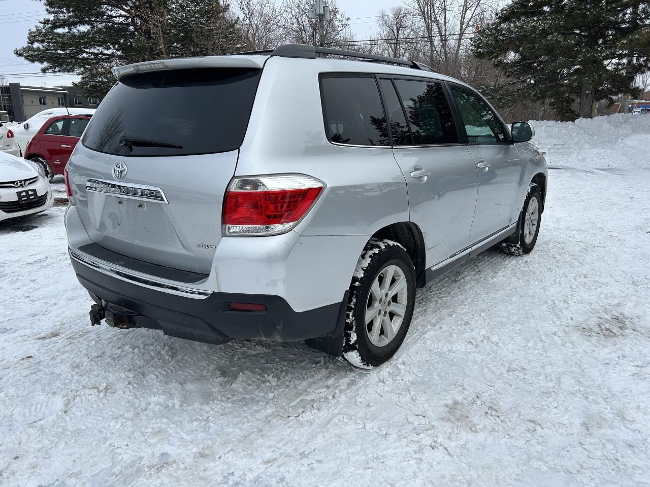 2013 Toyota Highlander LE AWD Photo4