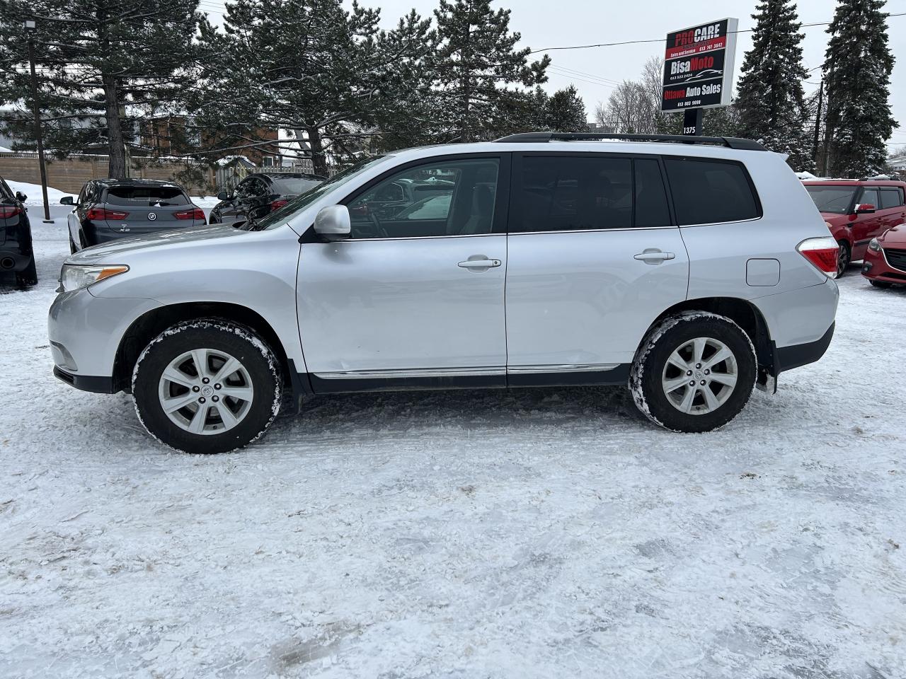 2013 Toyota Highlander LE AWD Photo