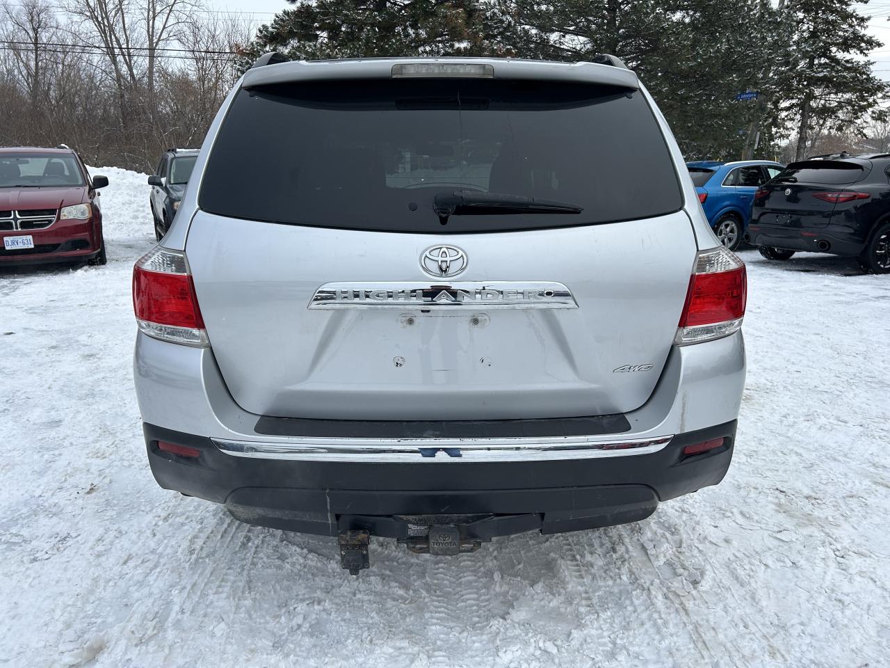 2013 Toyota Highlander LE AWD Photo