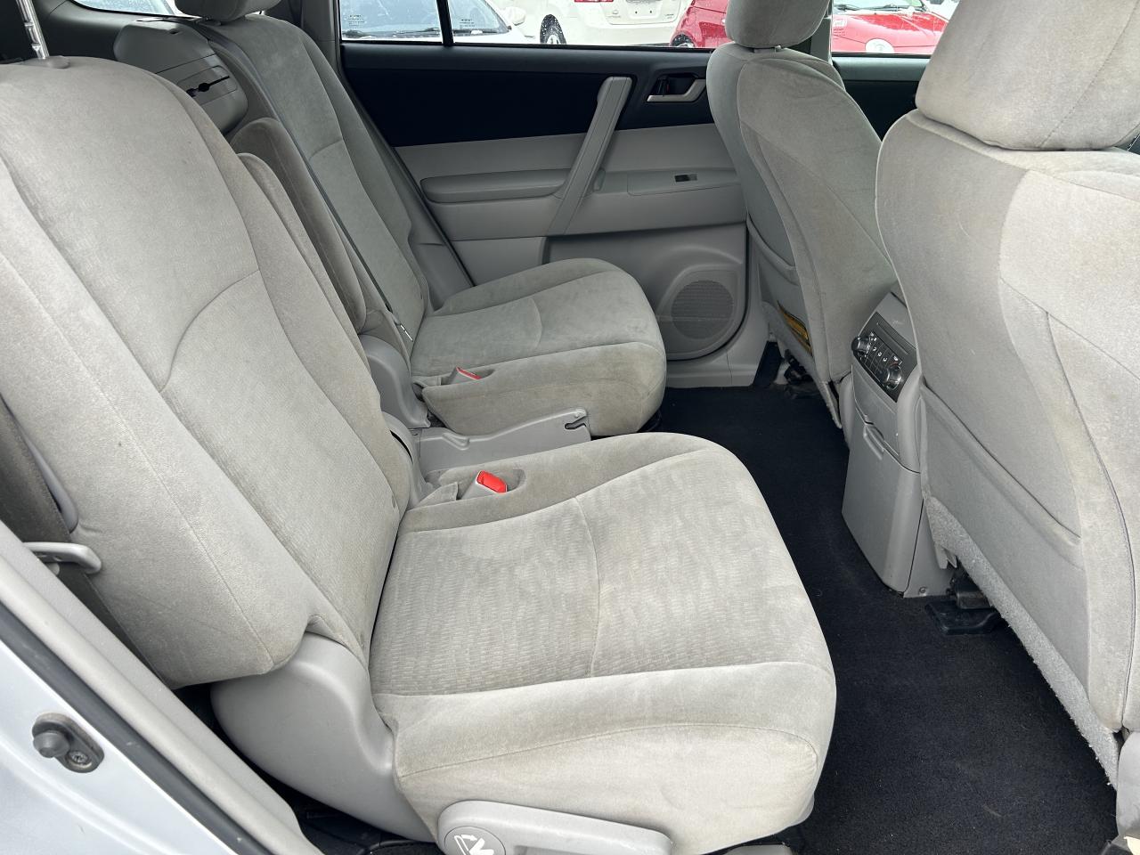 2013 Toyota Highlander LE AWD Photo