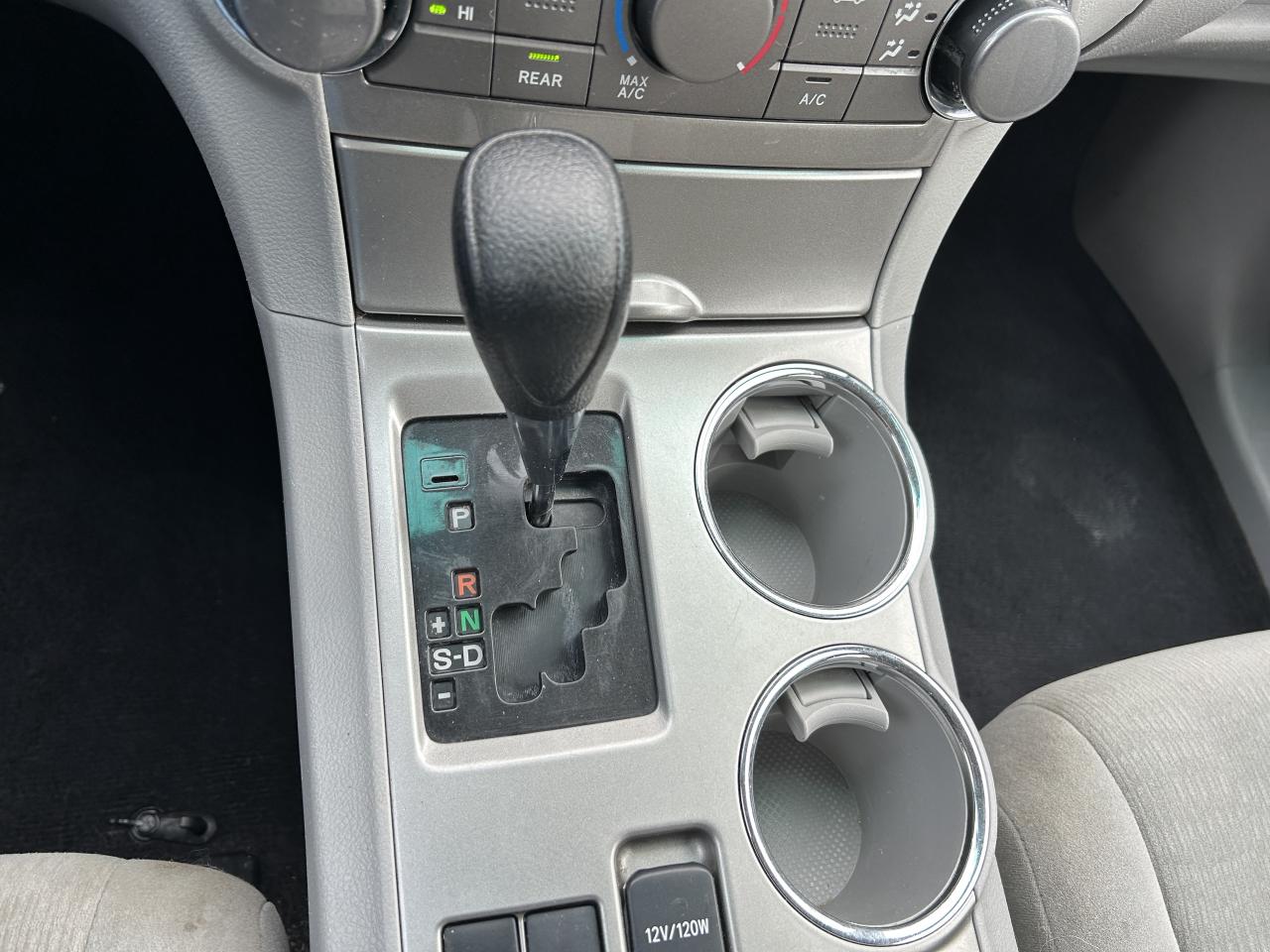 2013 Toyota Highlander LE AWD Photo