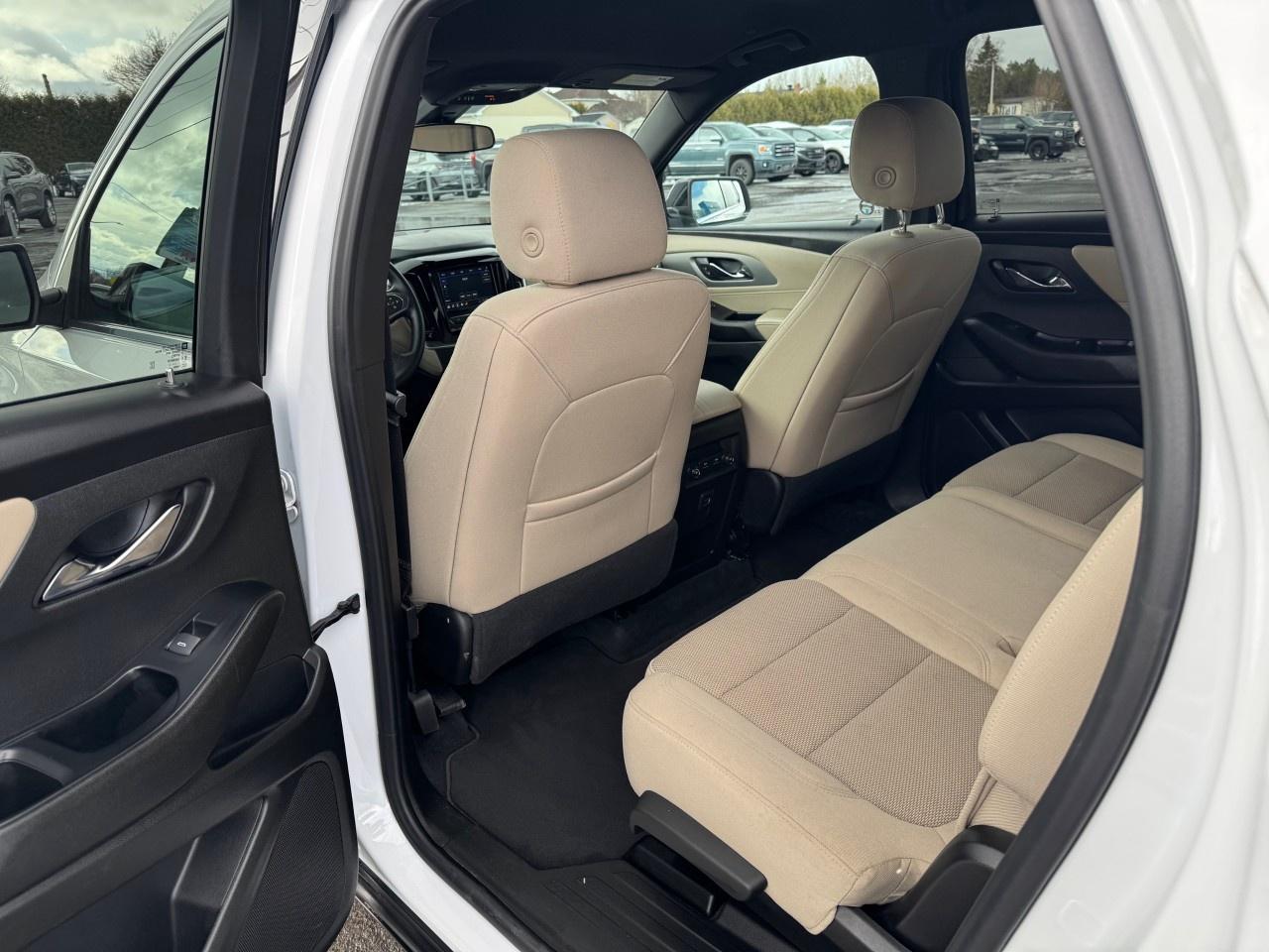 2023 Chevrolet Traverse AWD 4dr LS w/1LS Photo