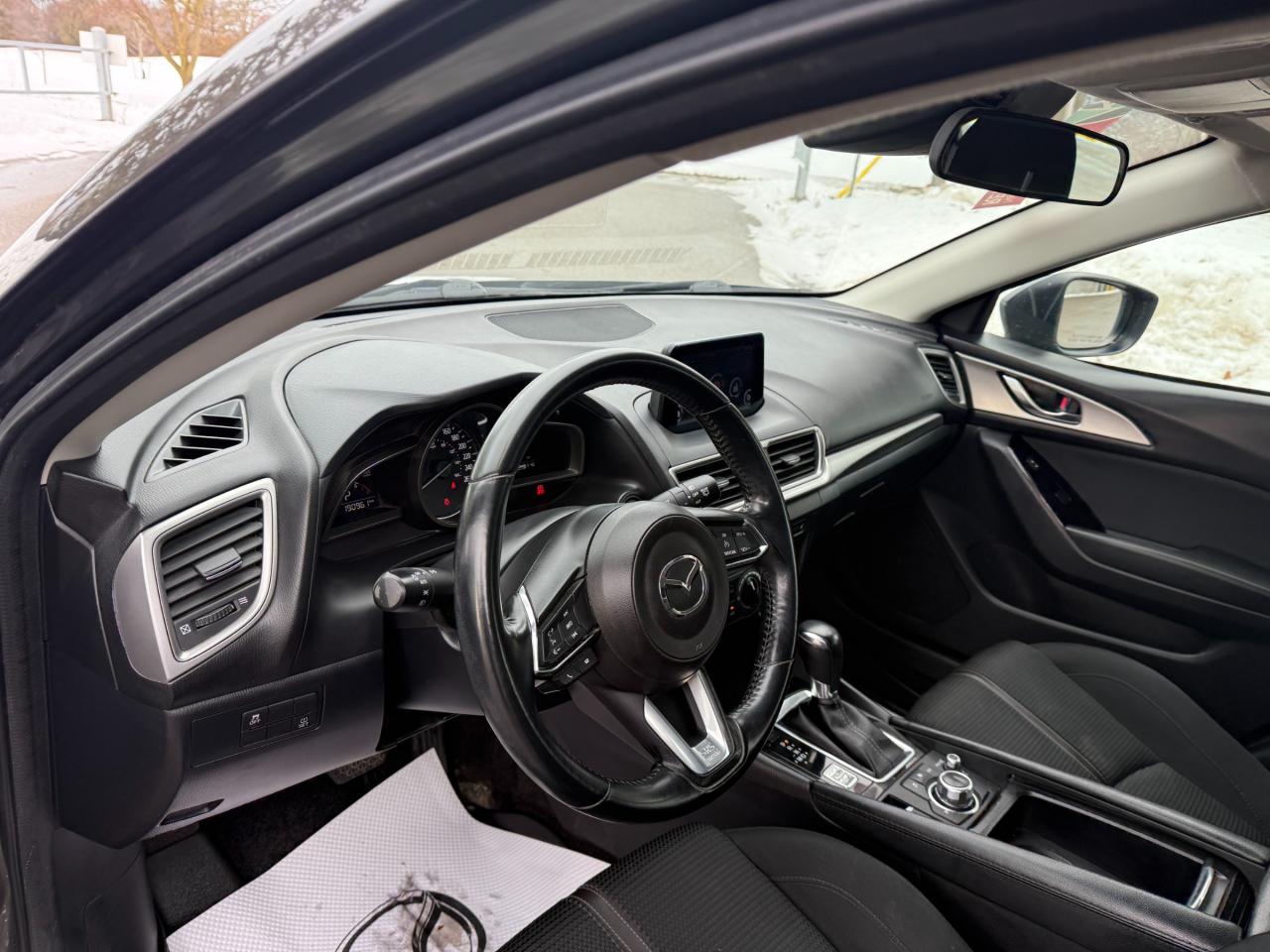 2018 Mazda 3 GS (A6) 4dr Sport Photo4