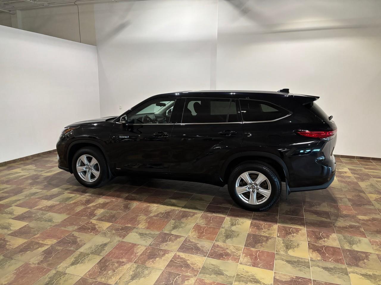 2020 Toyota Highlander Hybrid LE Photo