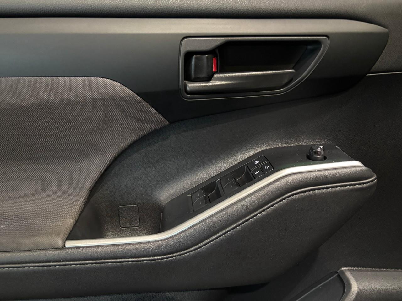 2020 Toyota Highlander Hybrid LE Photo