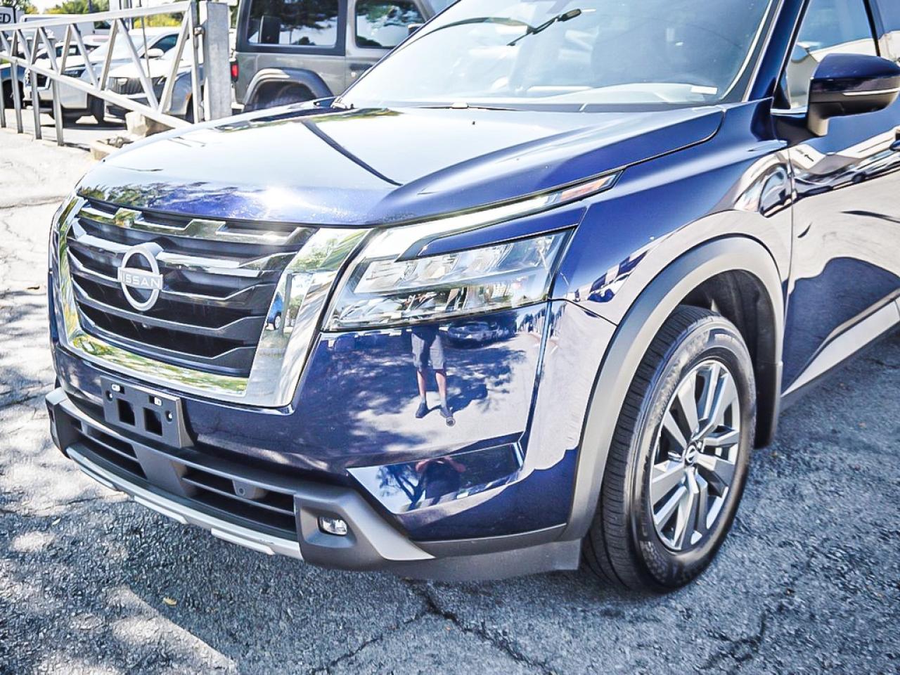 2024 Nissan Pathfinder  Photo3