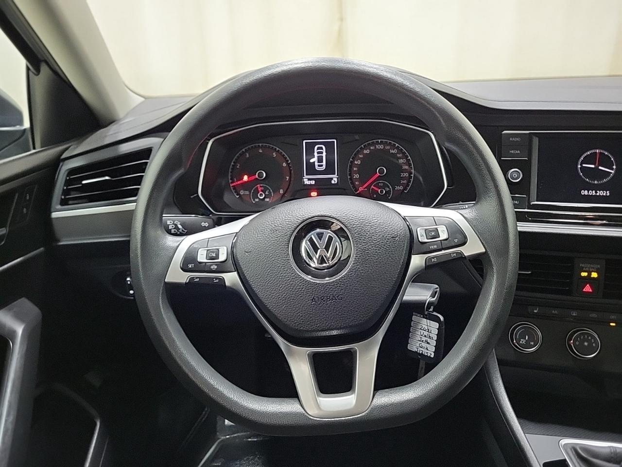 2021 Volkswagen Jetta Comfortline 6 Speed Manual Photo4