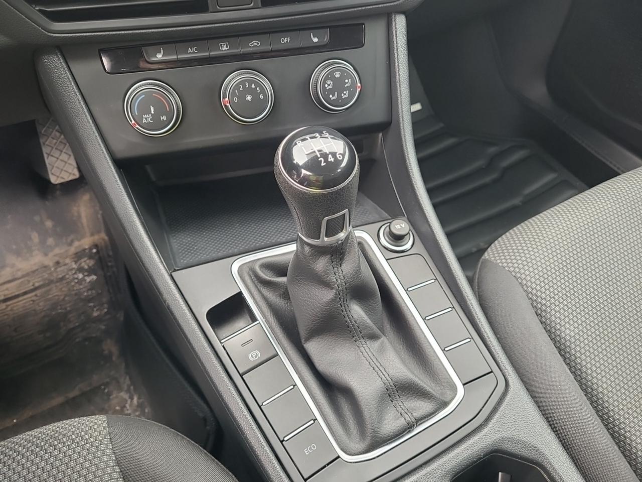 2021 Volkswagen Jetta Comfortline 6 Speed Manual Photo3