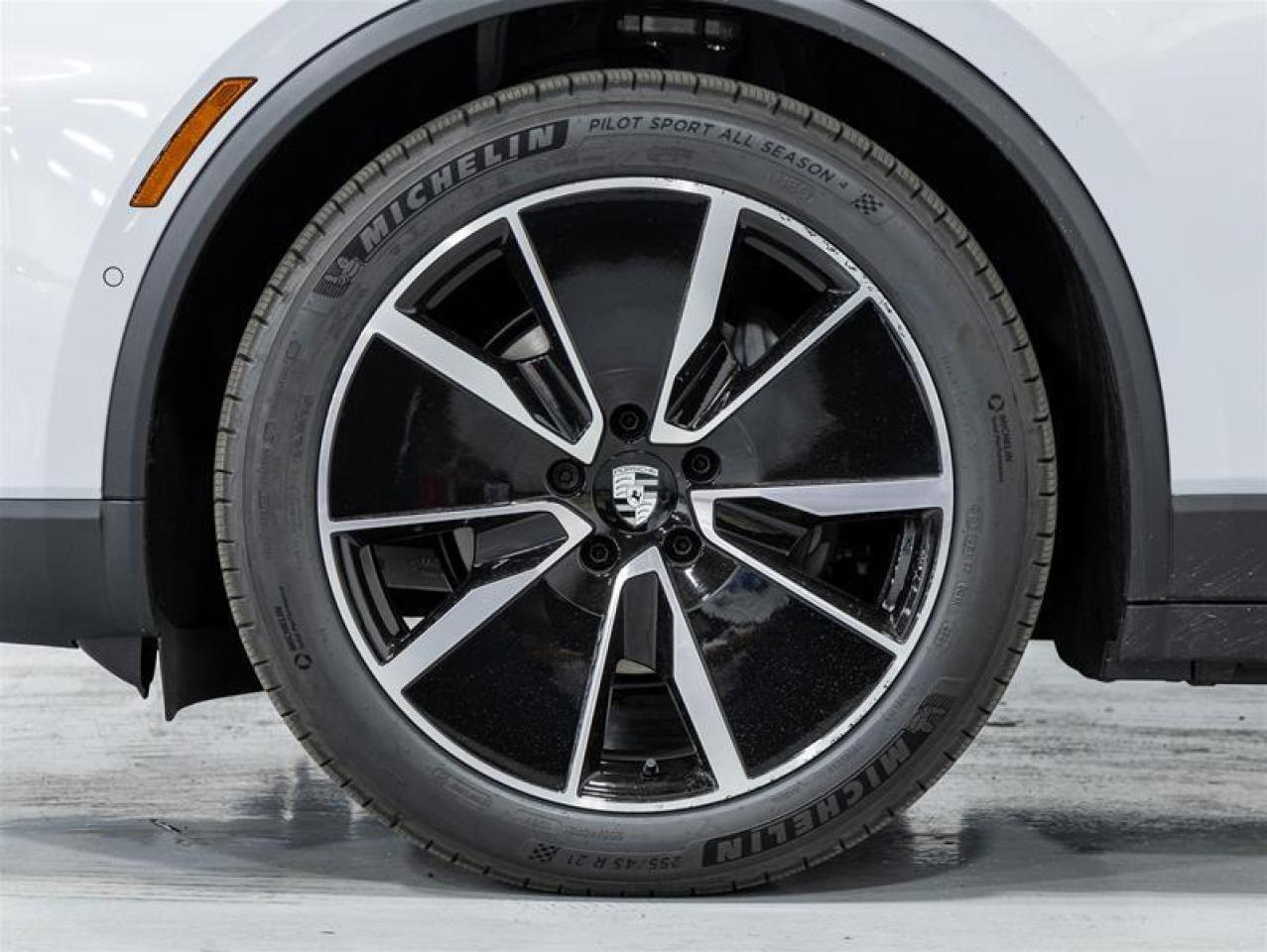 2024 Porsche Macan  Photo