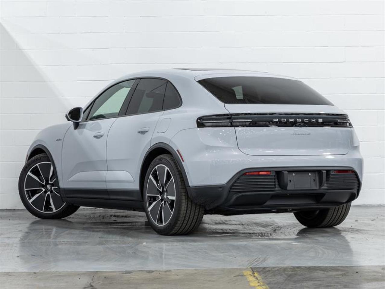2024 Porsche Macan  Photo