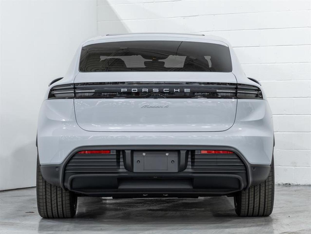 2024 Porsche Macan  Photo
