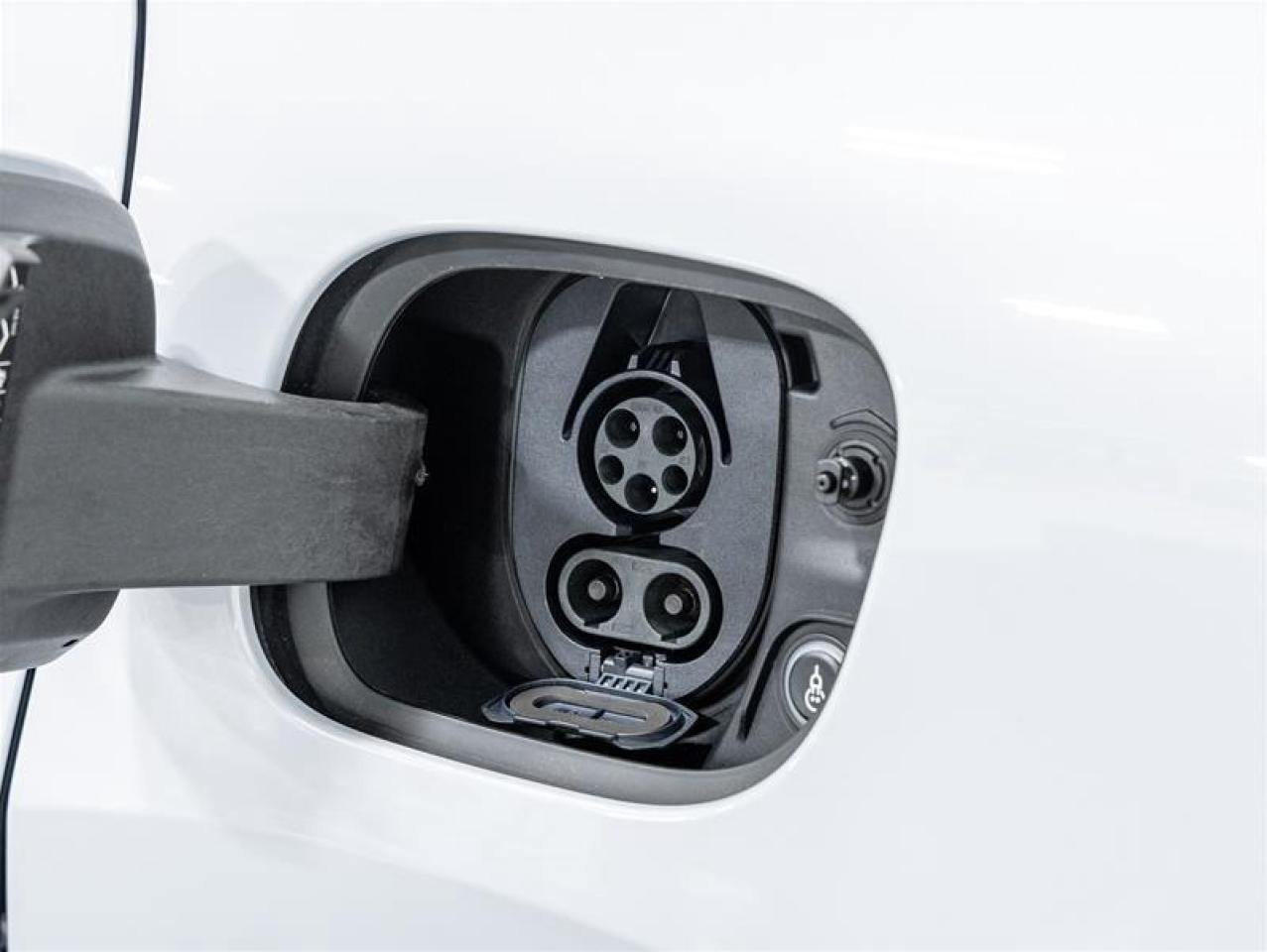 2024 Porsche Macan  Photo