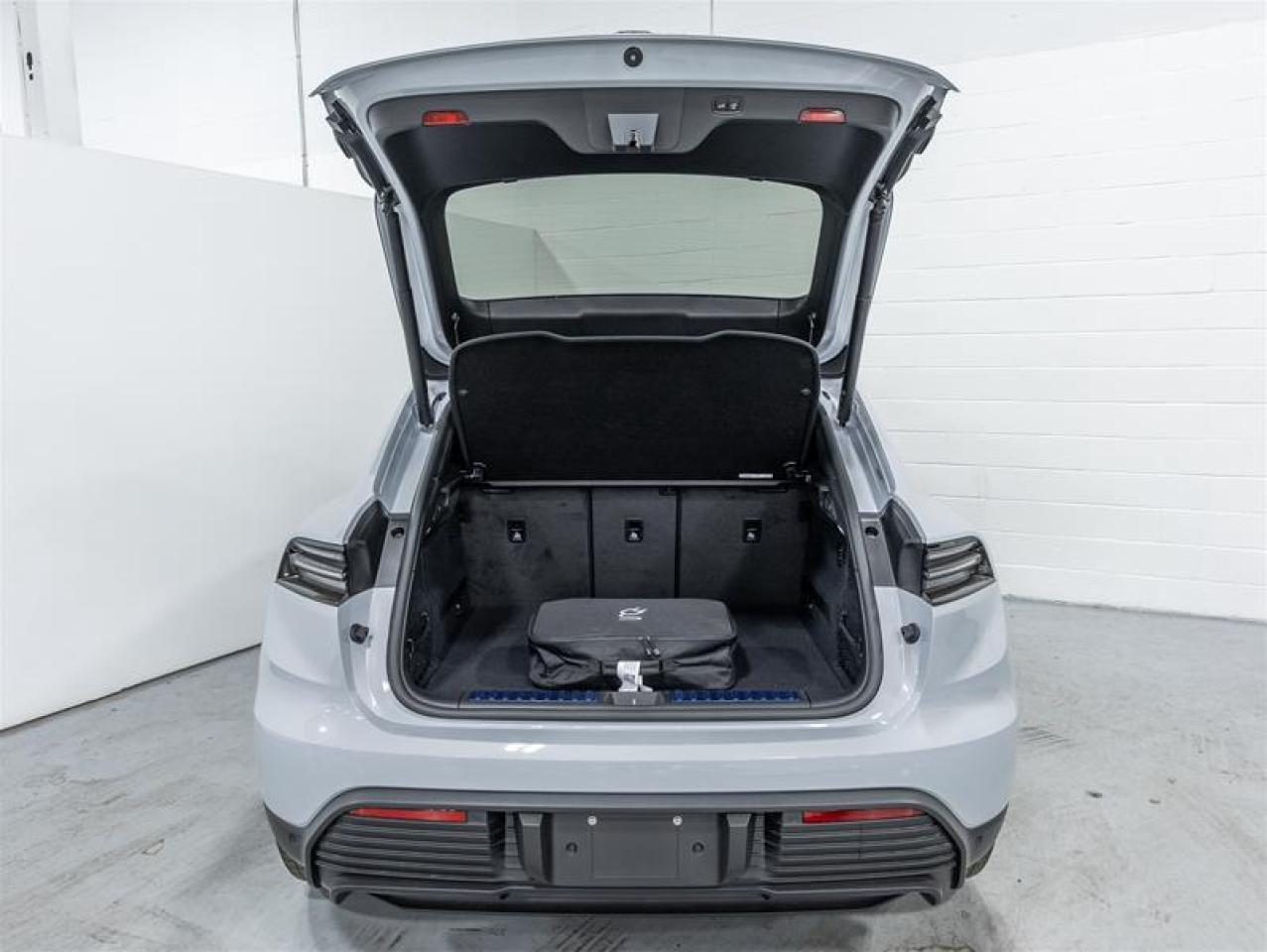 2024 Porsche Macan  Photo