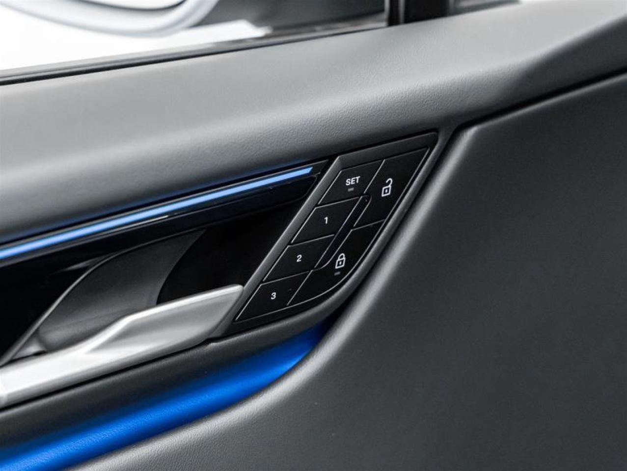 2024 Porsche Macan  Photo