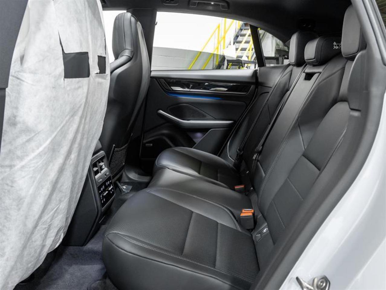 2024 Porsche Macan  Photo