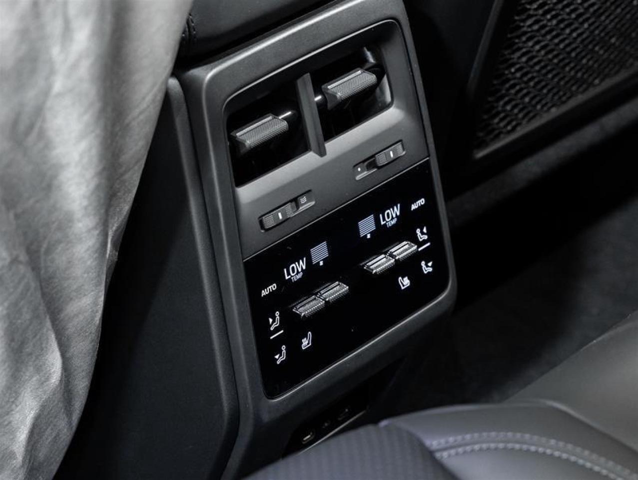 2024 Porsche Macan  Photo