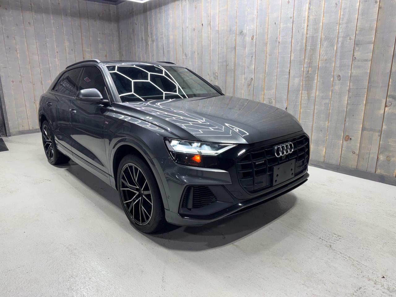 2022 Audi Q8 Progressiv 55 TFSI Quattro  S-line  Black Optics Photo0