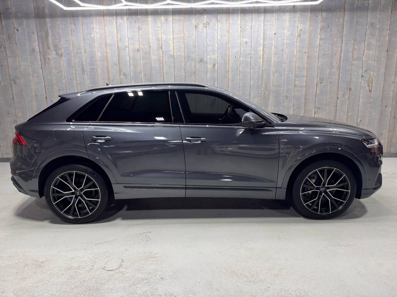 2022 Audi Q8 PRGRESSIV 55 TFSI Quattro  S-LINE  BLACK OPTICS  T Photo