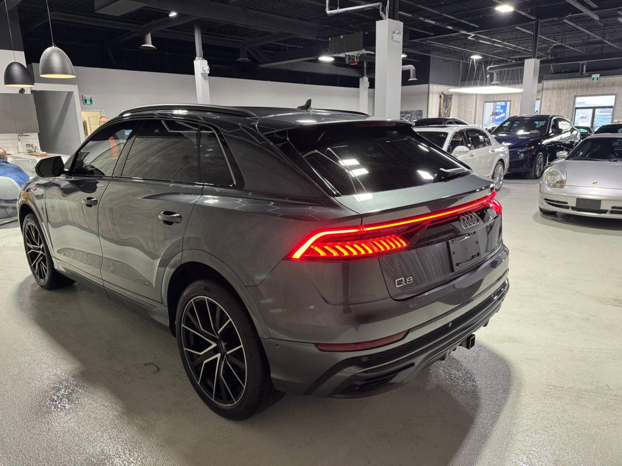 2022 Audi Q8 Progressiv 55 TFSI Quattro  S-line  Black Optics Photo