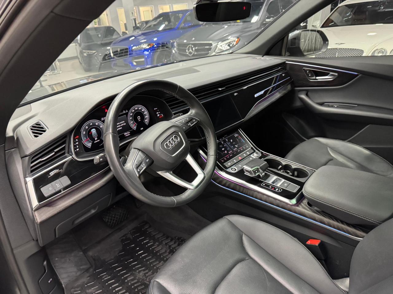 2022 Audi Q8 Progressiv 55 TFSI Quattro  S-line  Black Optics Photo