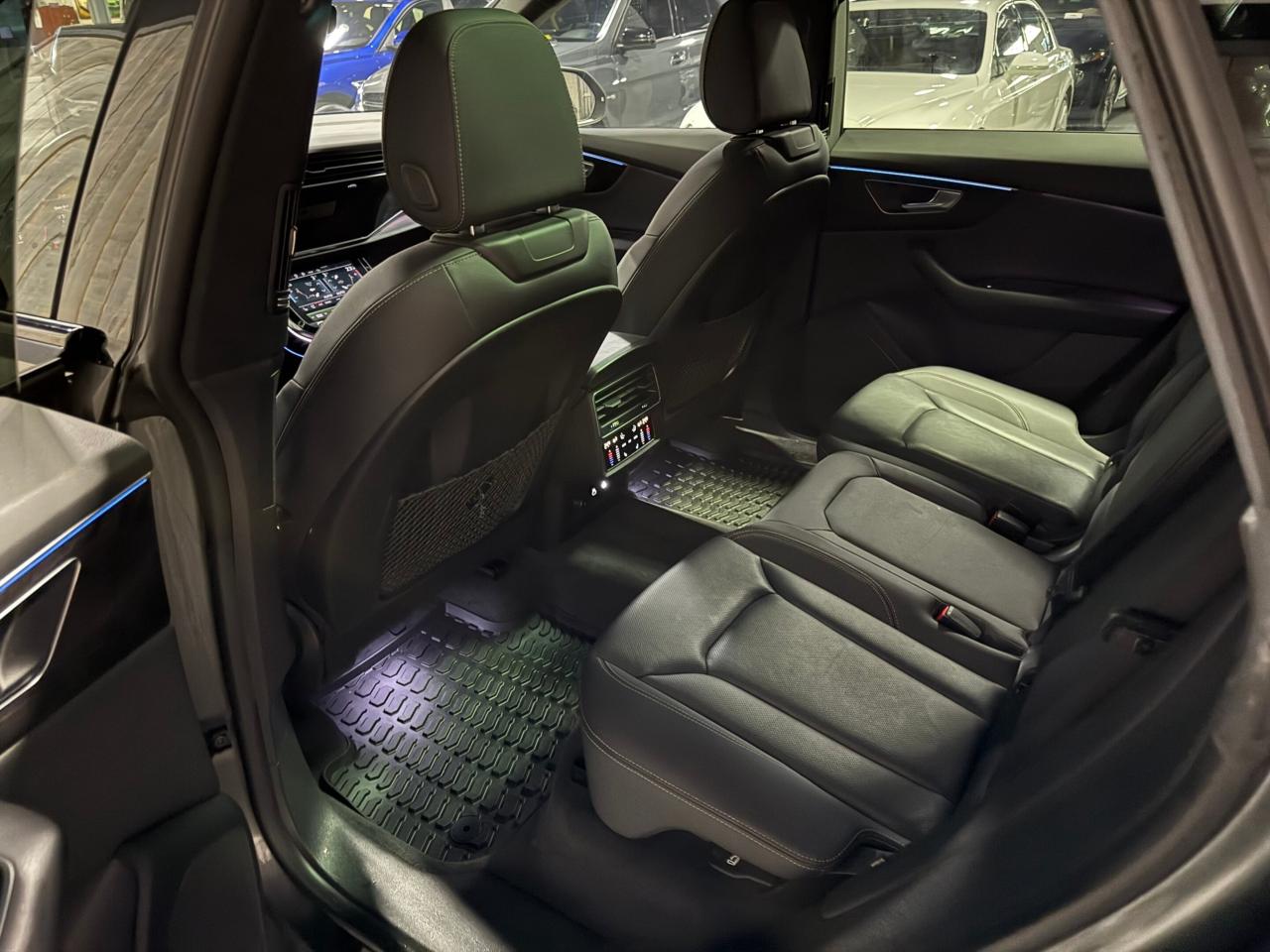 2022 Audi Q8 Progressiv 55 TFSI Quattro  S-line  Black Optics Photo