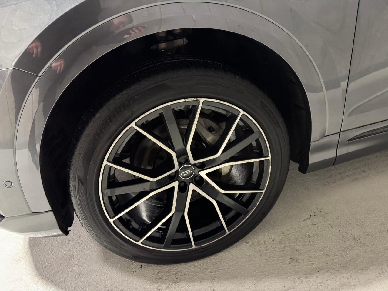 2022 Audi Q8 Progressiv 55 TFSI Quattro  S-line  Black Optics Photo