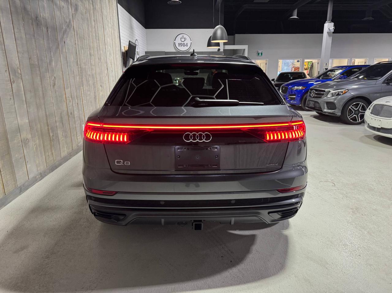 2022 Audi Q8 PRGRESSIV 55 TFSI Quattro  S-LINE  BLACK OPTICS  T Photo4