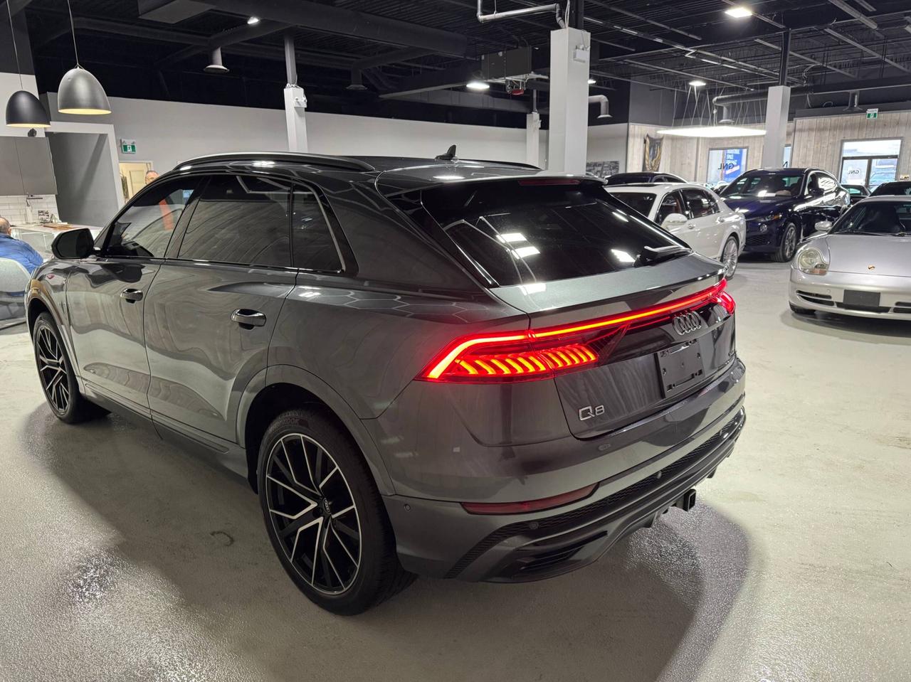 2022 Audi Q8 PRGRESSIV 55 TFSI Quattro  S-LINE  BLACK OPTICS  T Photo