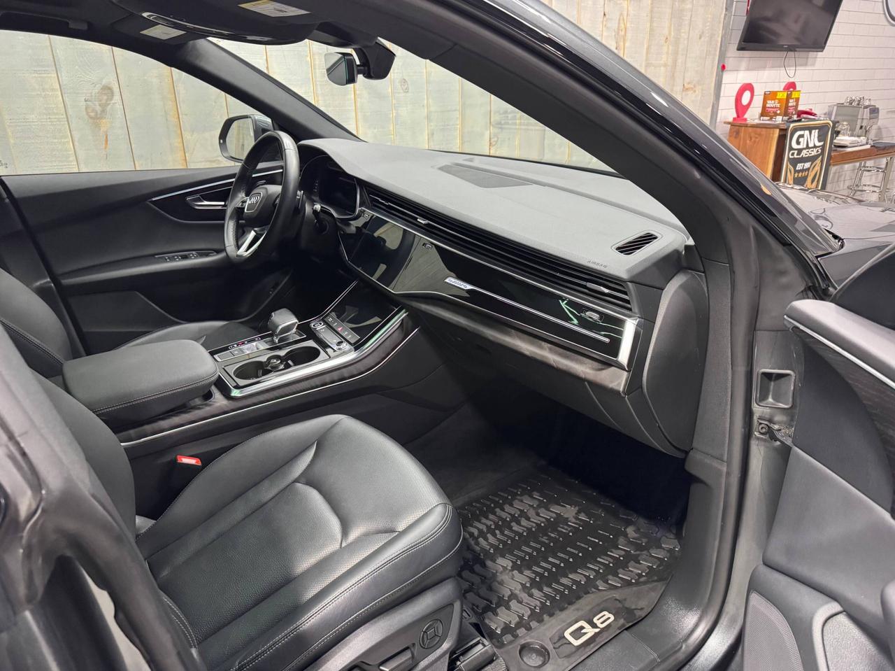 2022 Audi Q8 PRGRESSIV 55 TFSI Quattro  S-LINE  BLACK OPTICS  T Photo