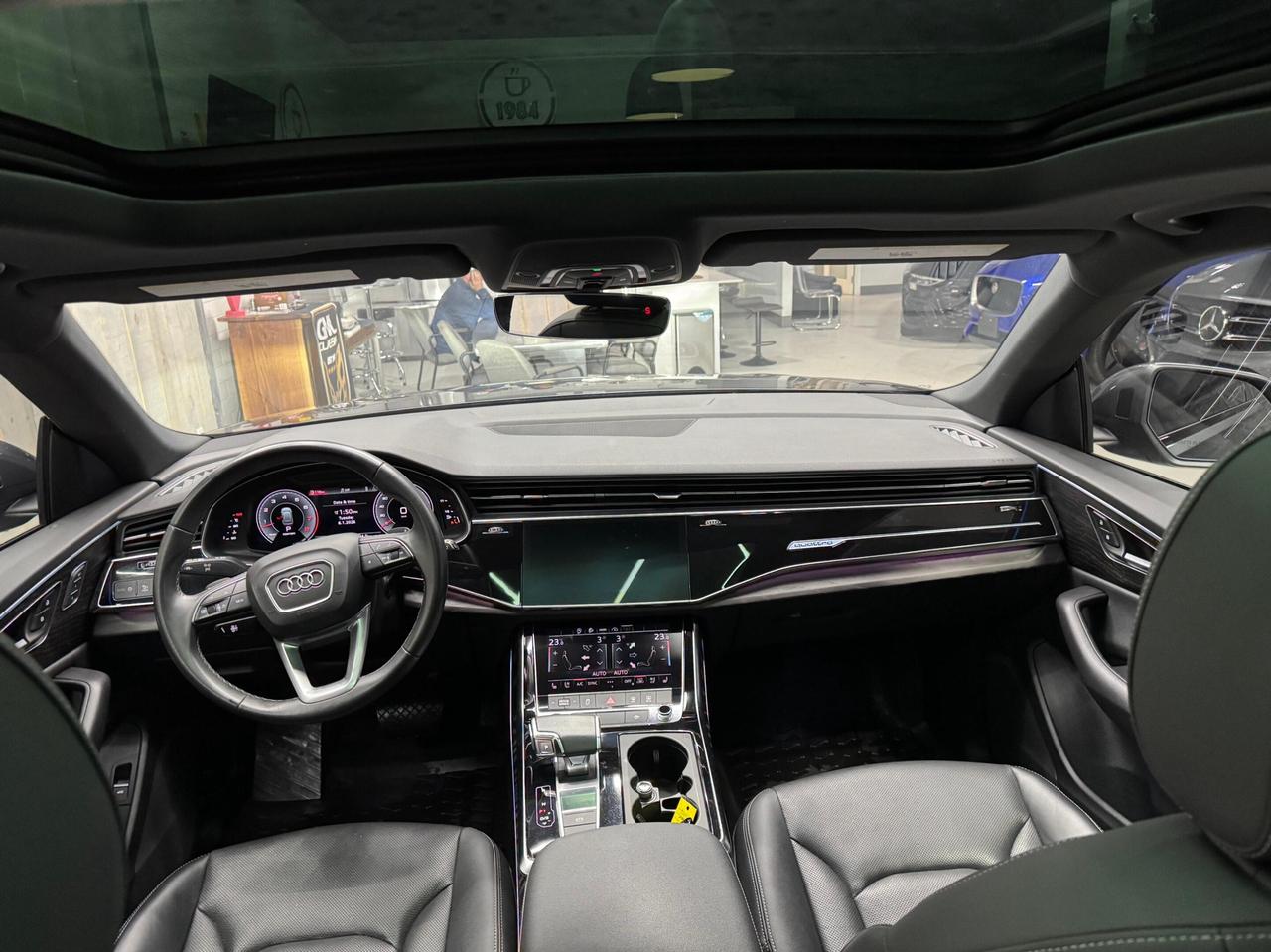 2022 Audi Q8 PRGRESSIV 55 TFSI Quattro  S-LINE  BLACK OPTICS  T Photo