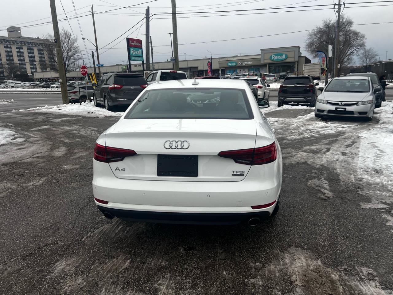 2017 Audi A4 4dr Sdn Auto Progressiv quattro Photo