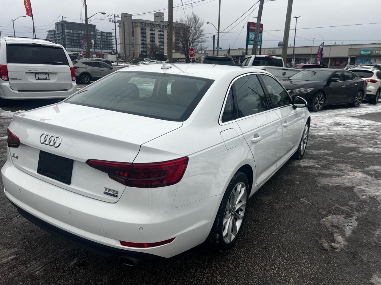 2017 Audi A4 4dr Sdn Auto Progressiv quattro Photo