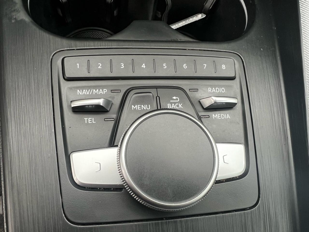 2017 Audi A4 4dr Sdn Auto Progressiv quattro Photo