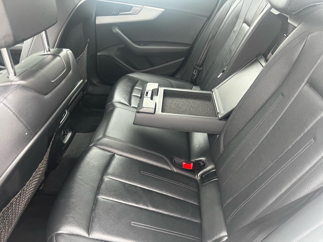 2017 Audi A4 4dr Sdn Auto Progressiv quattro Photo