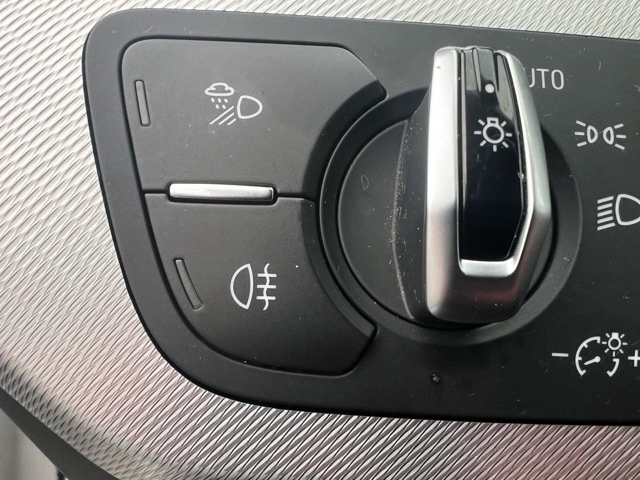 2017 Audi A4 4dr Sdn Auto Progressiv quattro Photo