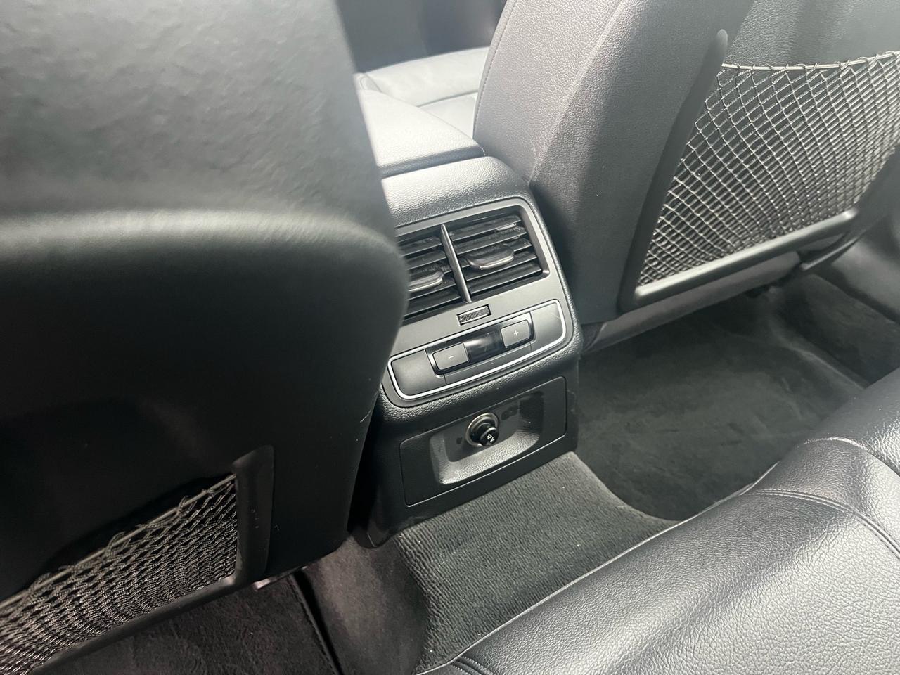 2017 Audi A4 4dr Sdn Auto Progressiv quattro Photo