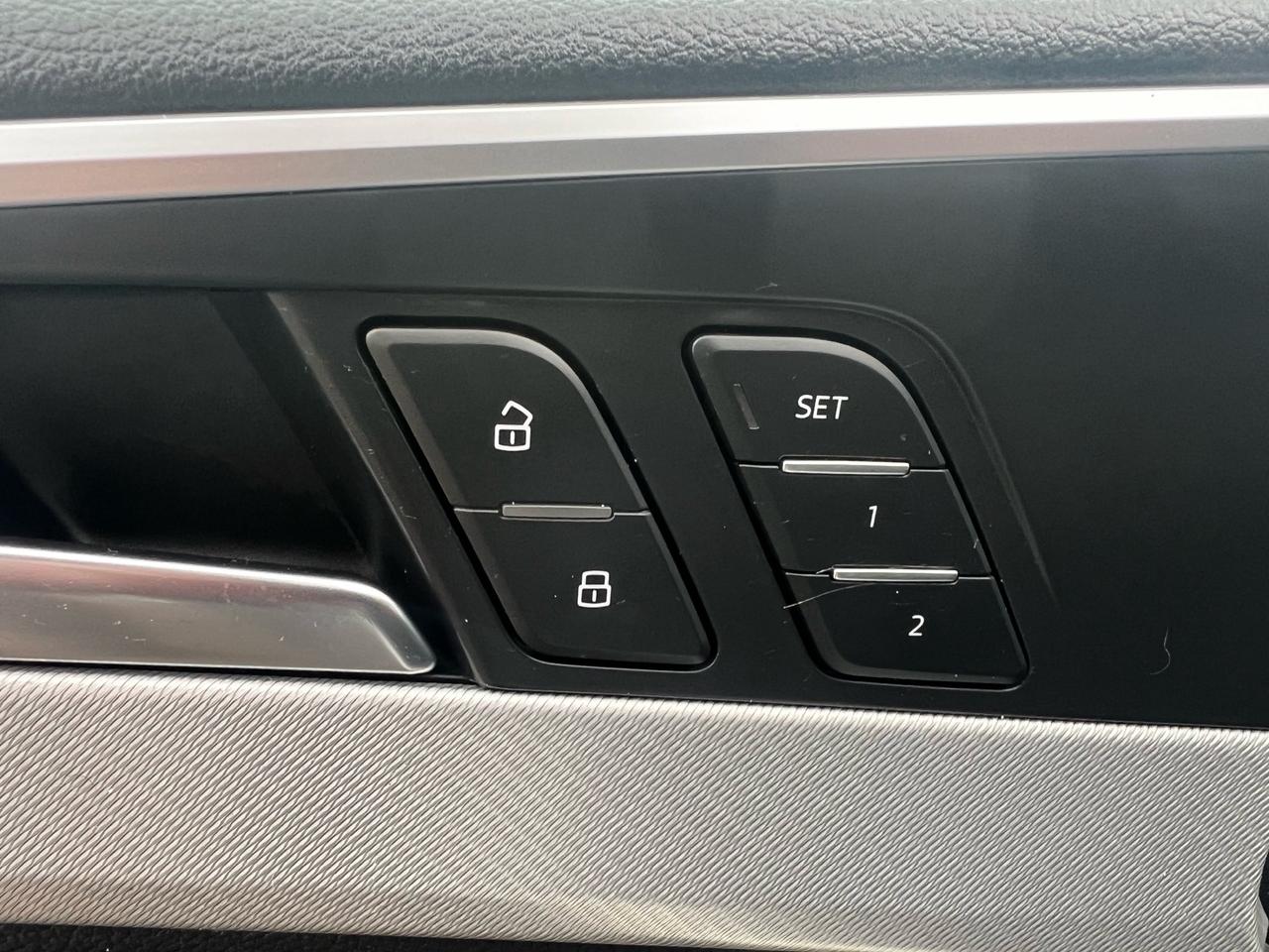 2017 Audi A4 4dr Sdn Auto Progressiv quattro Photo