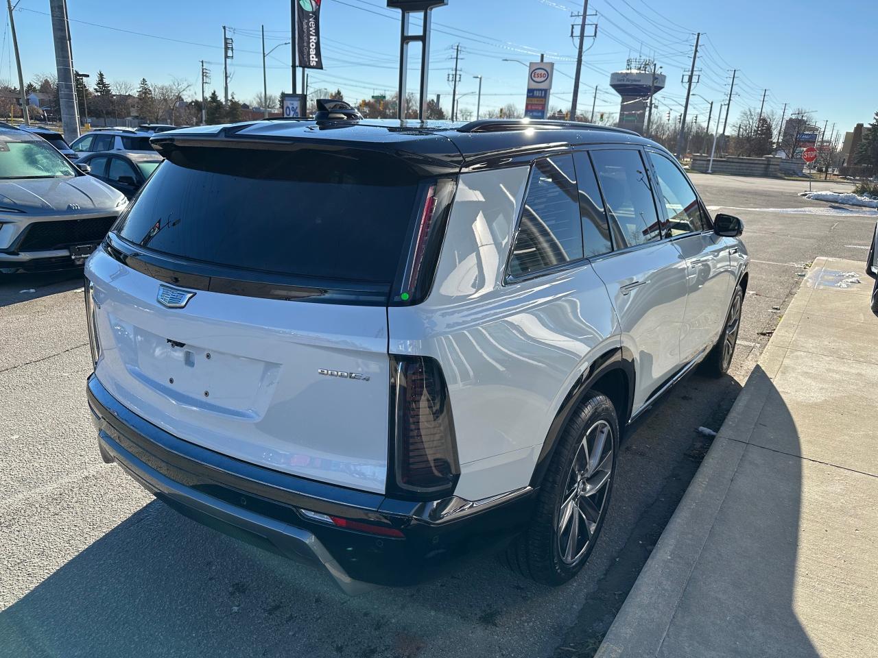 2026 Cadillac VISTIQ Sport 4dr All-Wheel Drive Photo4